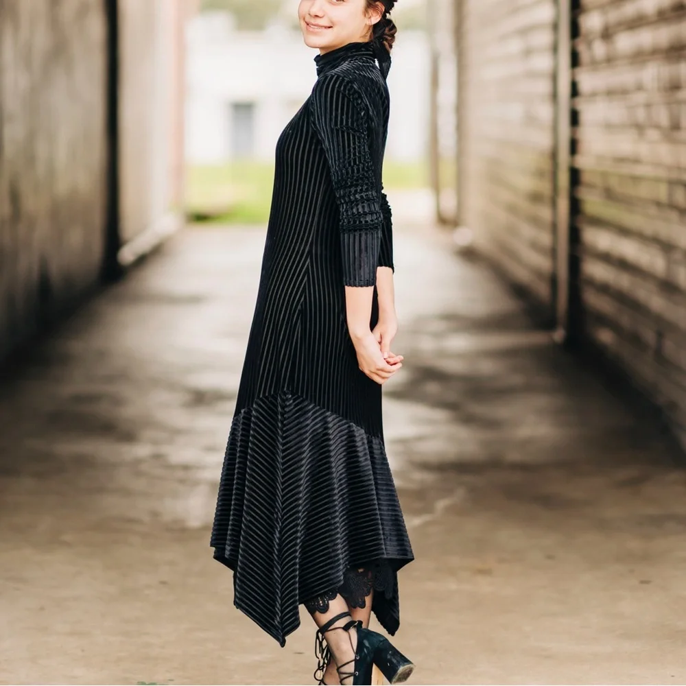 ASOS Design burnout velvet midi dress with hanky hem - Picture 3 of 8